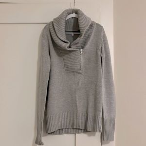 Collard fitted gray sweater with ribbed edge detail. Zip at neckline.